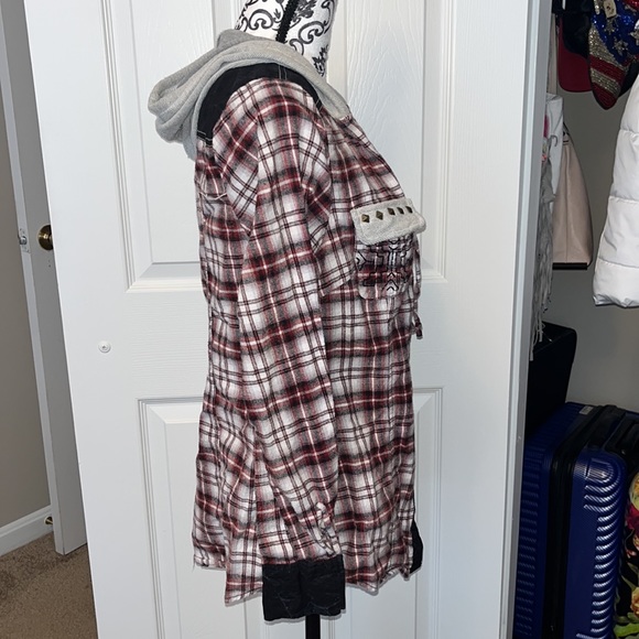 Buckle BKE Eased Hooded Button Down - Picture 7 of 12